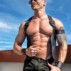 BUCKLE BERLIN BAR VEST