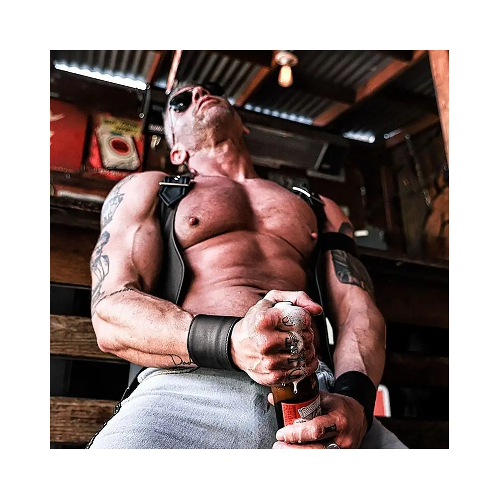 BUCKLE BERLIN BAR VEST